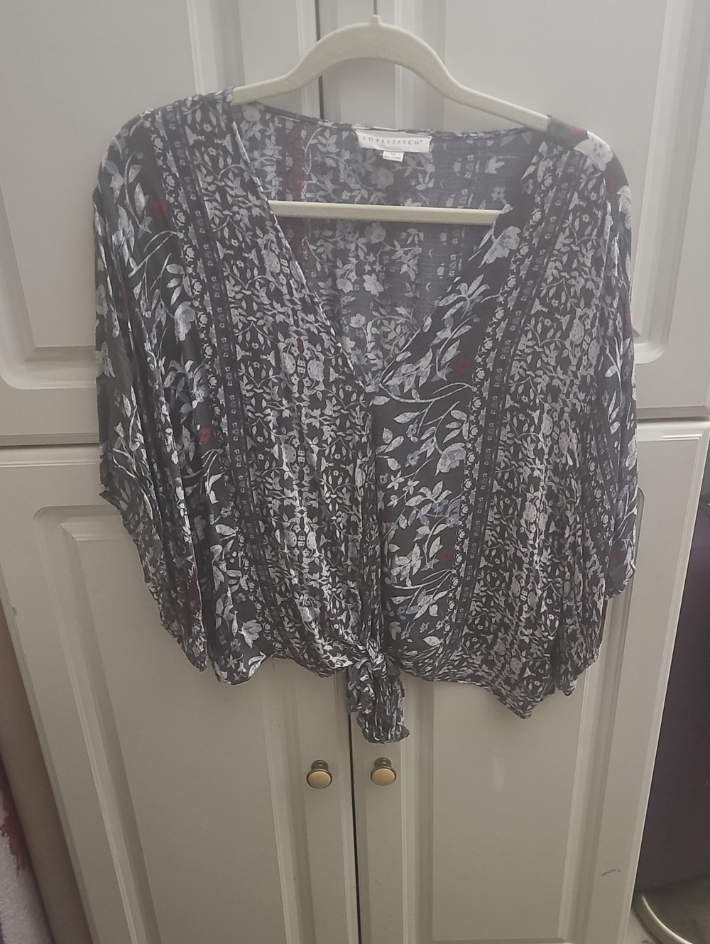 ⚜️Lovestitch Black Floral Tie-Front V-Neck Blouse